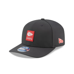 Kansas City Chiefs 2025 Sideline Cold Weather Steel Clouds 9SEVENTY Stretch-Snap Hat