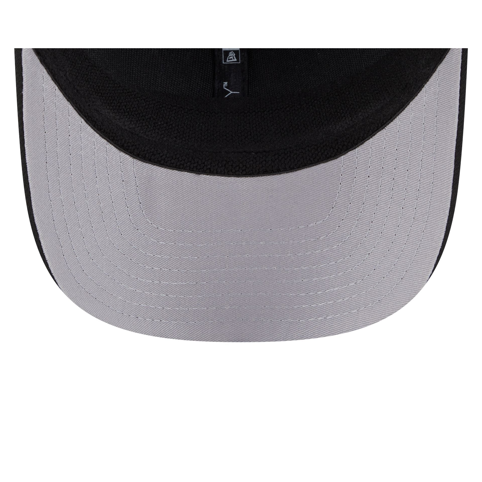 Los Angeles Kings Simple 9SEVENTY Trucker Hat