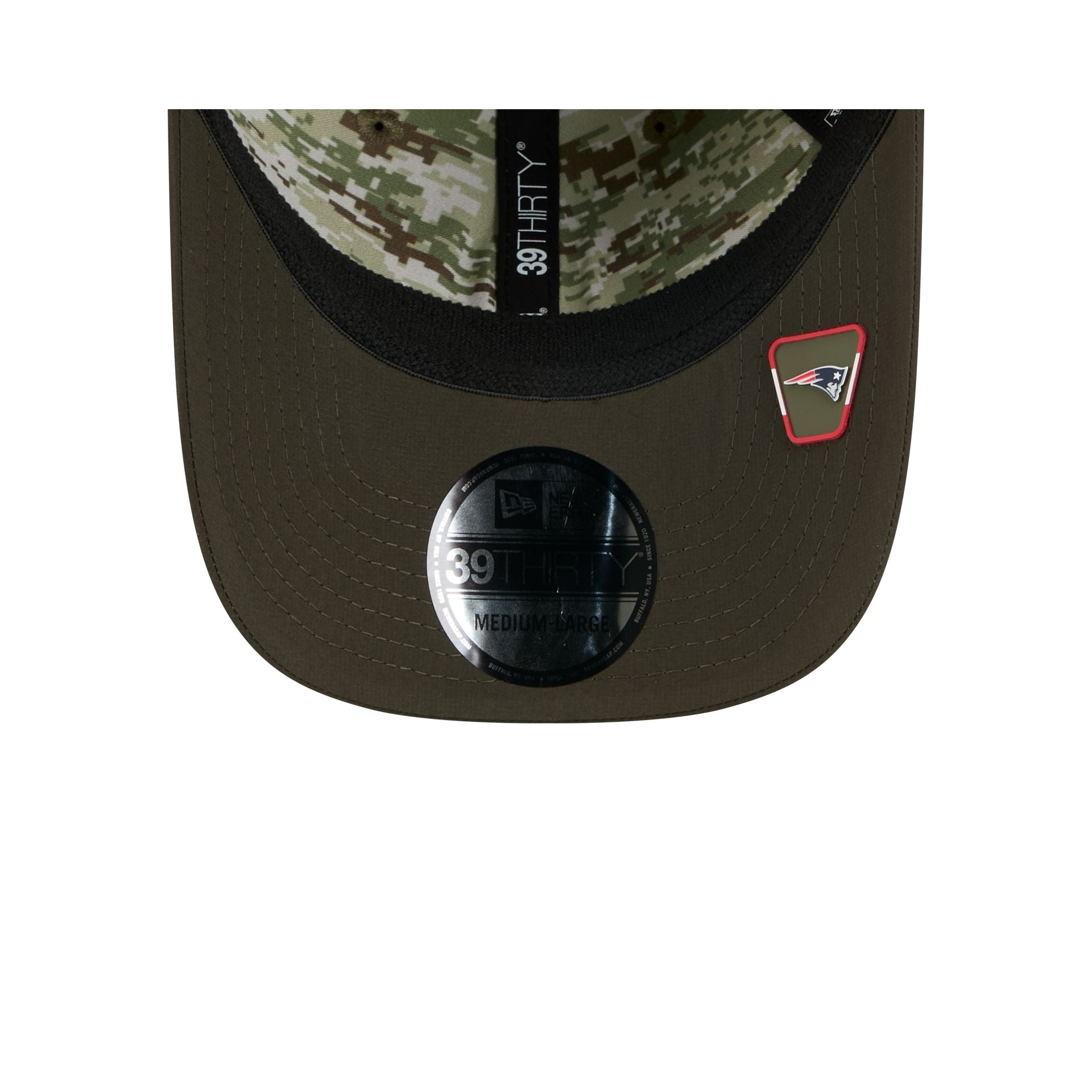 New England Patriots 2025 Salute to Service 39THIRTY Stretch Fit Hat