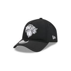 New York Knicks Black 9FORTY APEX Snapback Hat